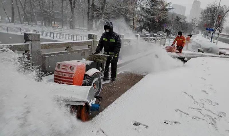 威海兔年清雪“第一战”， 两万余人次在前线！