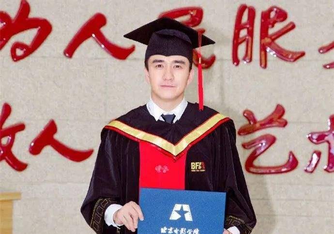 成立的调查组进行调查，证实了他学术不端的行为，最终撤销其博士学位。