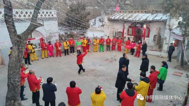 中阳：暖泉镇寺底村红火闹新春