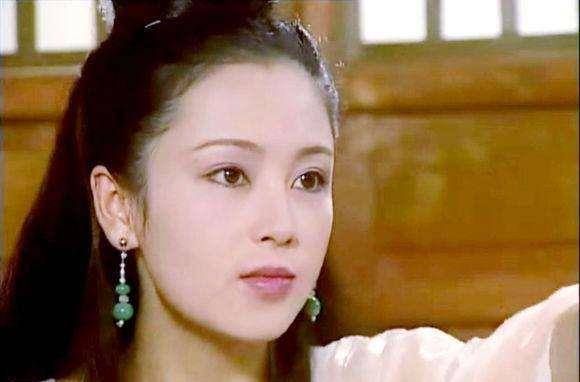 三国中冷艳世人的“貂蝉”陈红，嫁给了大导演，现在过得怎么样？