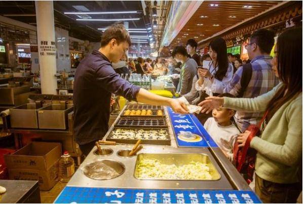 安博体育官方网站深圳有一条美食街圣地会聚各地甘旨小吃被誉为“美食地狱”(图2)