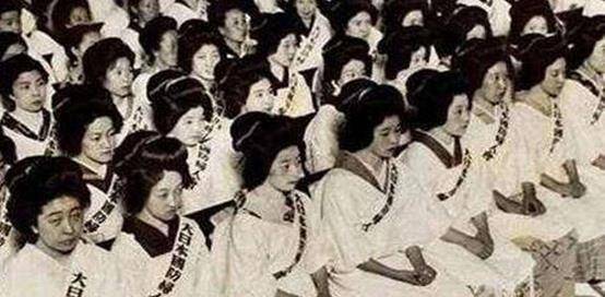 为什么会说原子弹下无冤魂？看看当时日本女人在做什么就知道了