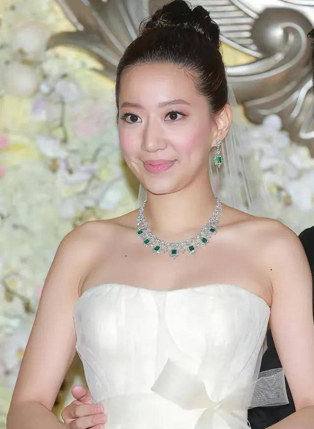 本来最有势力的豪门婆婆：送假名媛令媛入豪门，女婿只比本身小6岁