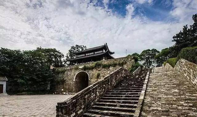 南京前有长江通途，背后有龙虎金山，为何定都南京的王朝都短寿？