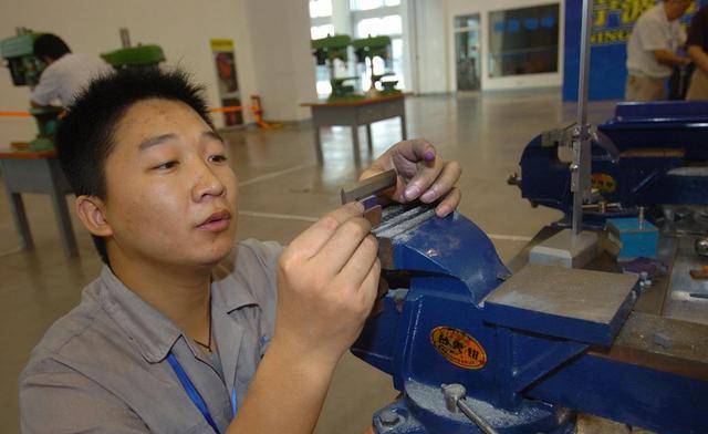 工勤人员以后还有发展空间吗?发展得好,比公务员待遇都高!