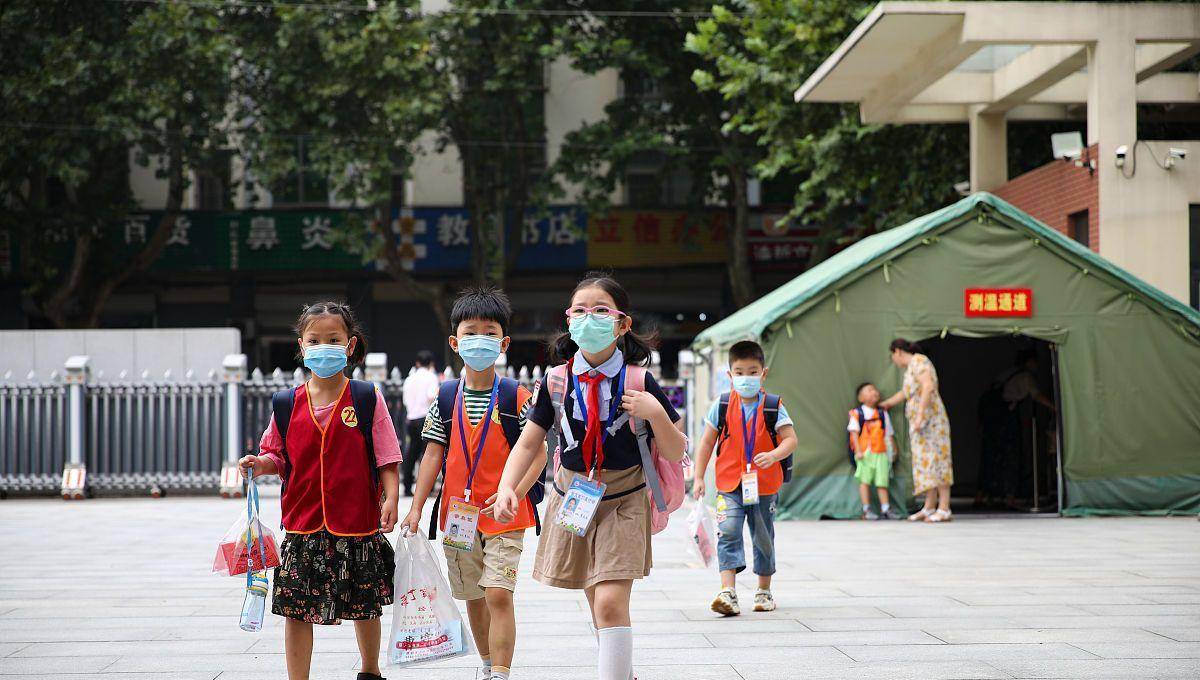 11省市原定开学时间重新调整，统一推迟开学，家长表示理解