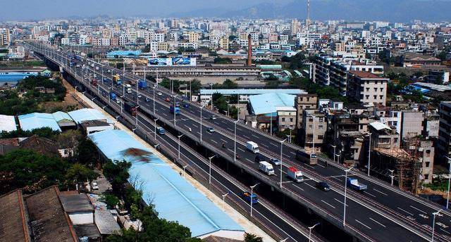原创             广东“很憋屈”的城市，曾经与深圳实力相当，如今却仅为三线城市