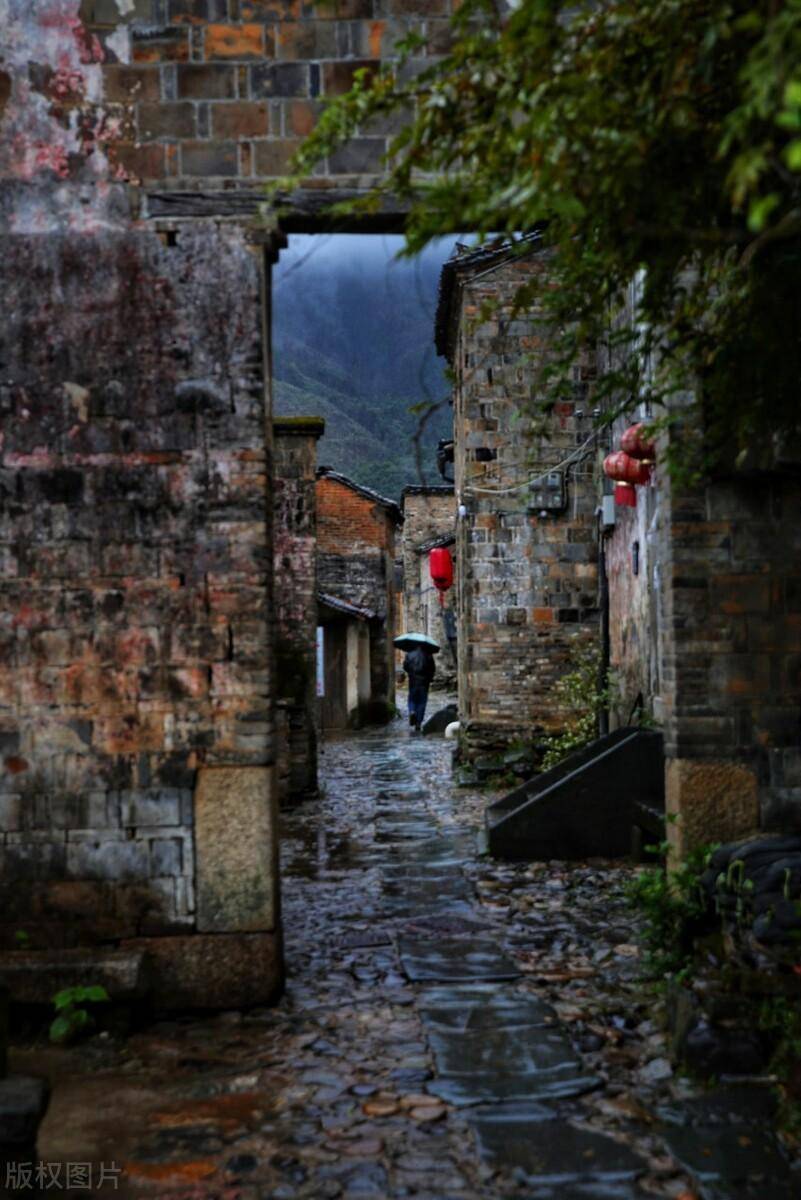 ������һ��������У���������ǧ����򣬱Ⱦ����徻������ ...