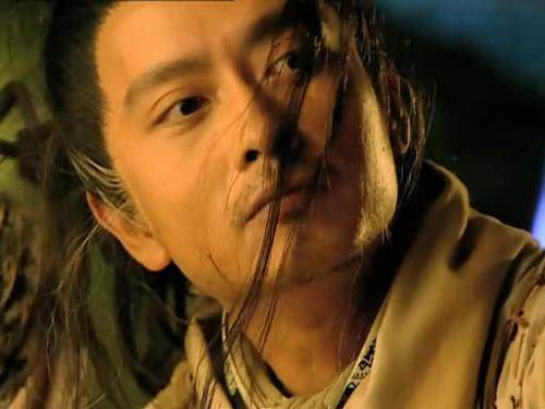 他是《仙剑》酒剑仙，胡歌一直称他为师傅，拍戏时为救孩子而毁容
