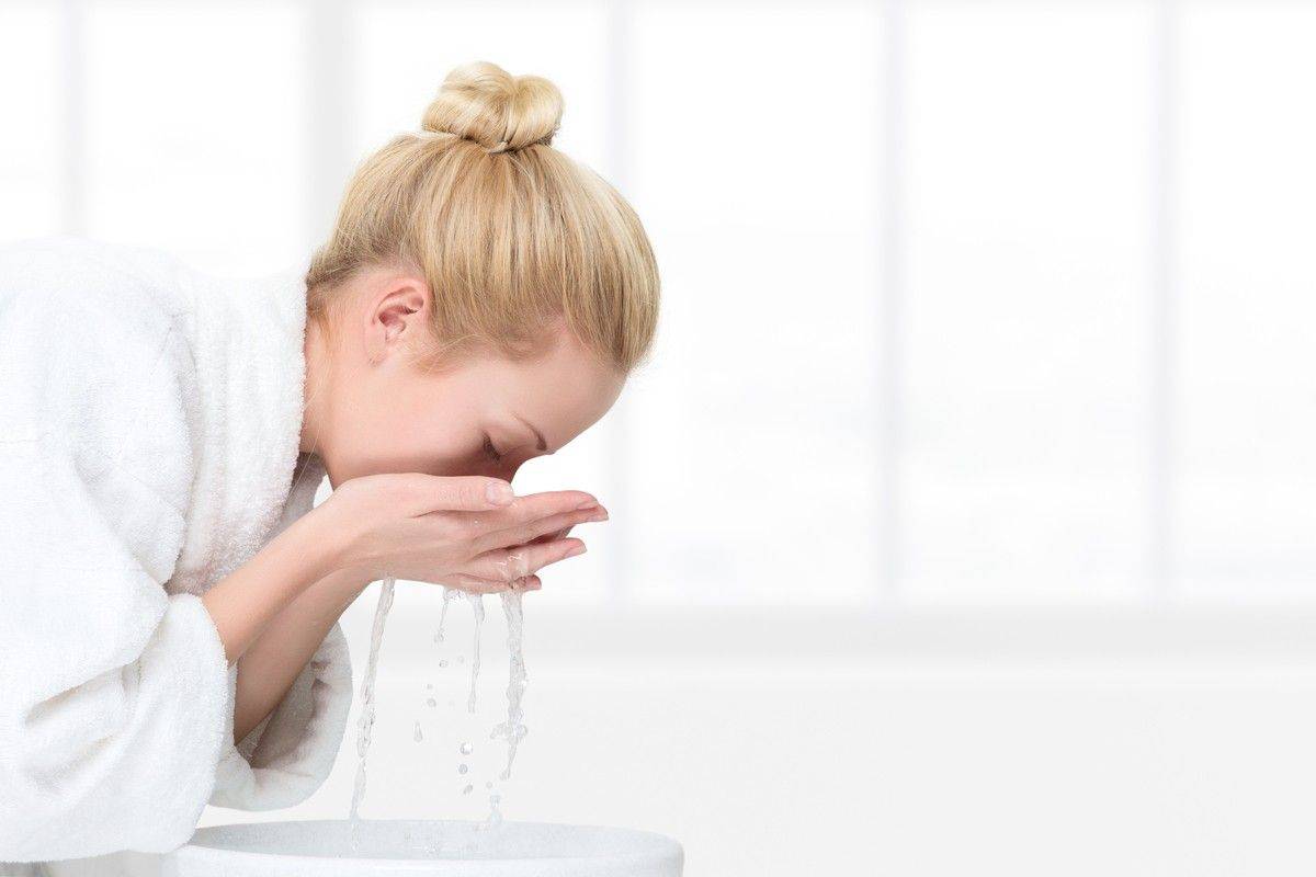 正确的洗脸方式，冷水还是热水，清水还是洗面奶？