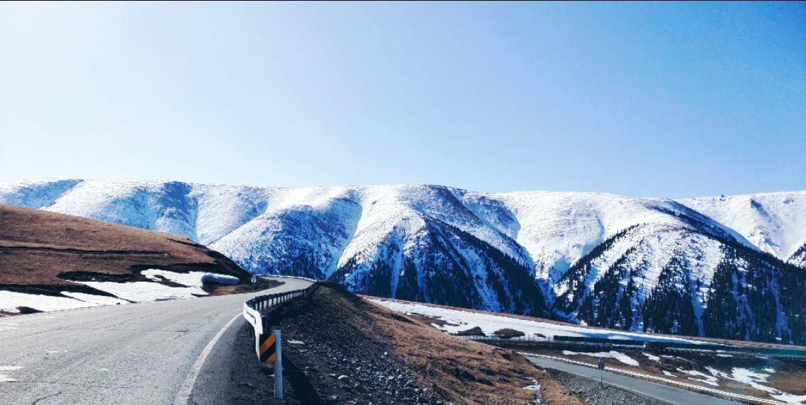 骑行巴州，从班禅沟翻越艾肯达坂抵达火烧桥，看斑斓雪山