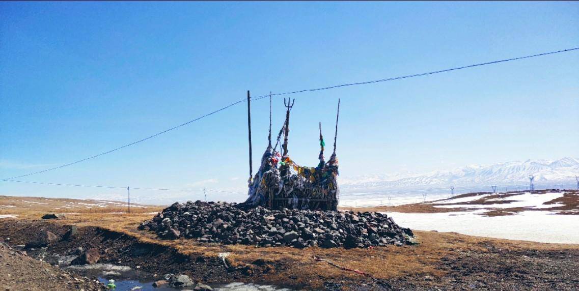 骑行巴州，从班禅沟翻越艾肯达坂抵达火烧桥，看斑斓雪山