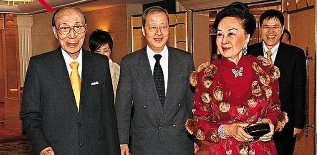 ������������£�һ�����۾ͼ����򣬲��ϴ����ڵĵ����� ...