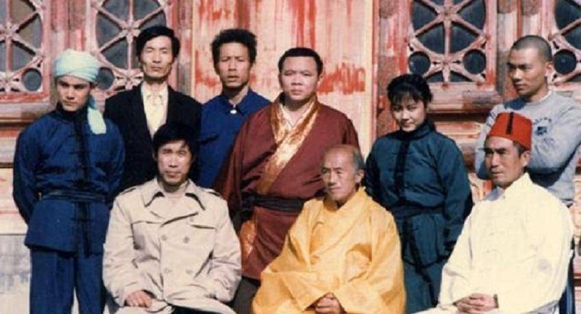原创
            海灯法师年过七旬能二指禅倒立，圆寂数年后，徒弟道出真相：假的