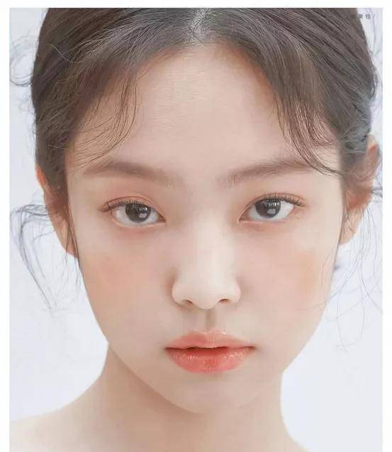 Jennie，披上“香奈儿”战袍，走向顶流之路！