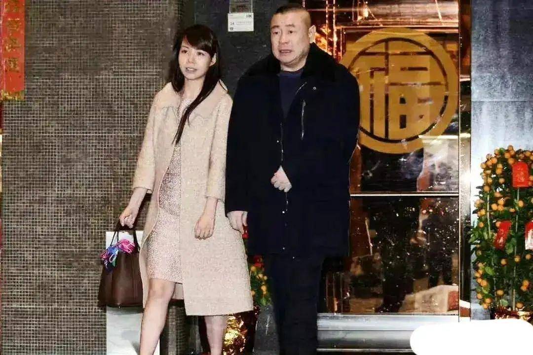 刘銮雄不间接将财富给子女，沈殿霞委托老友监视，他们做法很伶俐