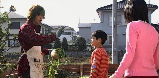 假面骑士一般都是怎么挣钱生活的？空我做兼职，亚极陀开饭馆