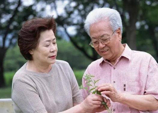 半岛体育很多老人不懂的秘密！这4位老人晚年最抢手儿女会争着来养老！(图5)