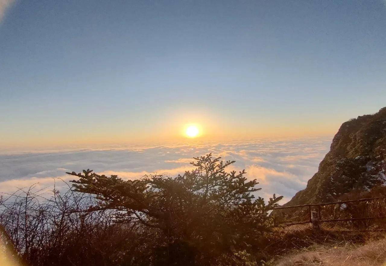 峨眉山不雅日出二日游攻略，若何准确选择峨眉山酒店