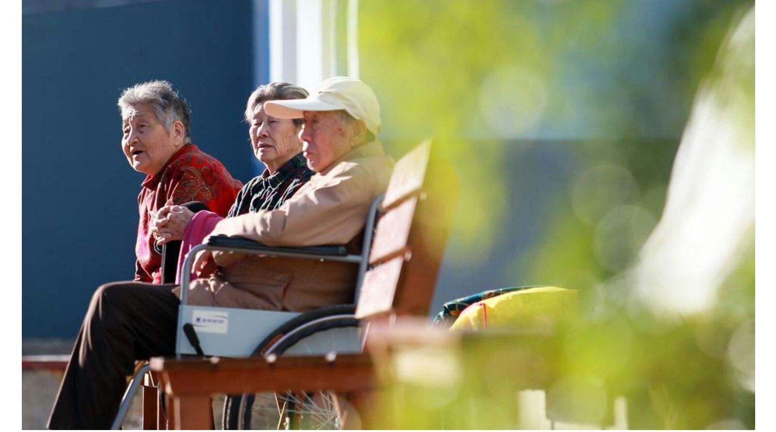泛亚电竞生命质量管理：老人年龄划分标准公布超过多少算“老年人”？本文超详细解读(图1)