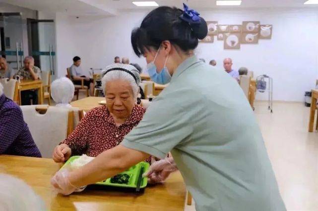 养老也要列队？在柳州也有个媲美北上广的养老“天花板”？