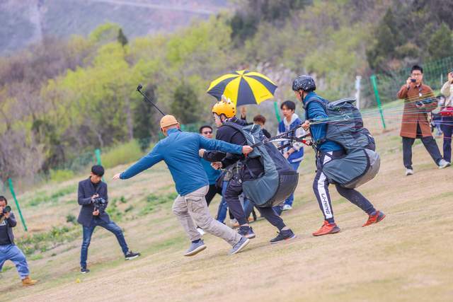 湖北“小武当”，圣境山滑翔基地，一同翱翔蓝天白云