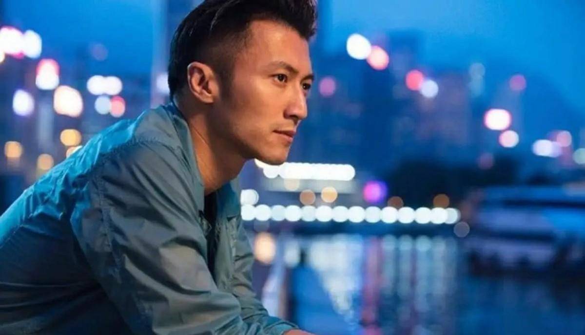 ������л����İ����ж��𣿷���ҹ�³�������ĬĬ���