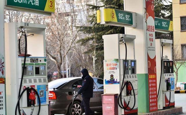 原创             油价调整消息：今天3月8日，调整后国内92、95号汽油、柴油售价