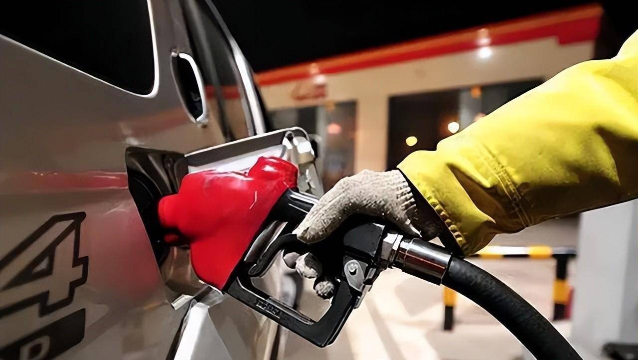 原创             油价又要调价，目前预计4月17日24时92号、95号汽油大涨470元吨