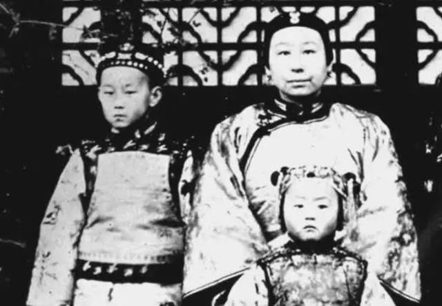 1888年，李鸿章把22岁女儿嫁给老迈臣，两人的后代现在家喻户晓