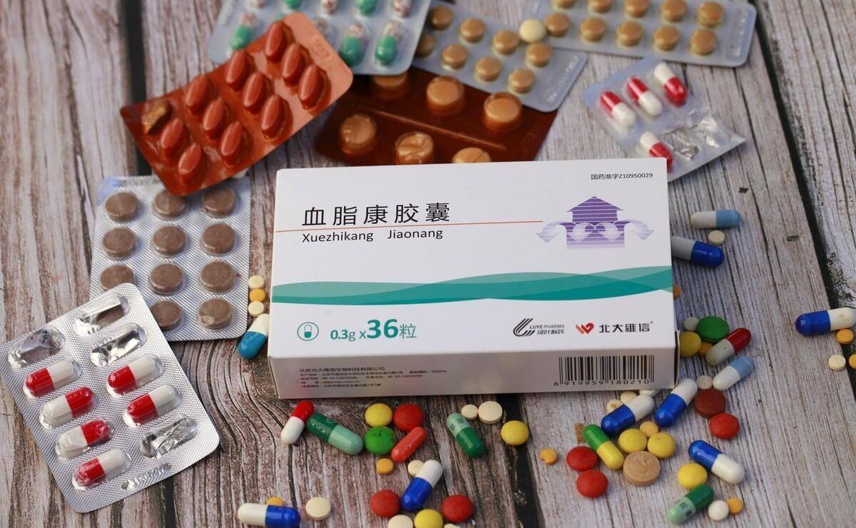 血脂康能和降脂药物他汀一起吃吗？