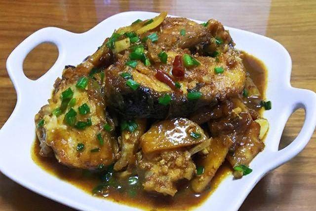 美食推荐:啤酒鸭,红烧青鱼块,炝炒嫩莴笋,菊花脑蛋汤