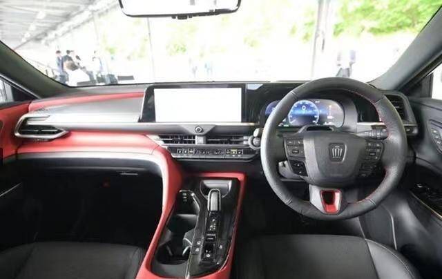 怎么申请皇冠信用盘_原创
                全新丰田皇冠SUV实车现身怎么申请皇冠信用盘，预计将于10月正式推出，竞争奥迪Q5？