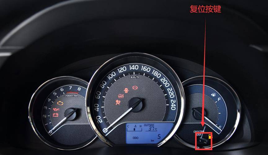 皇冠信用盘登2_原创
                丰田常见车型皇冠信用盘登2，机油保养灯手动复位方法