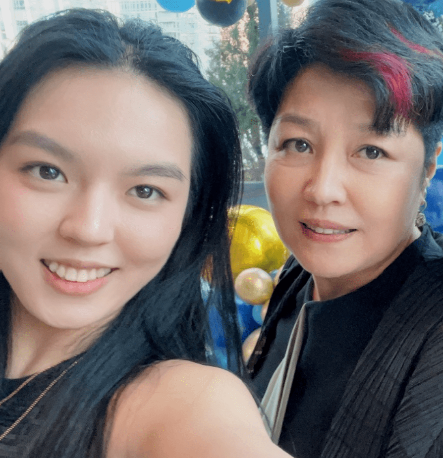 李咏：50岁患癌病逝，去世5年，妻子的坚持令人泪目，女儿很优秀