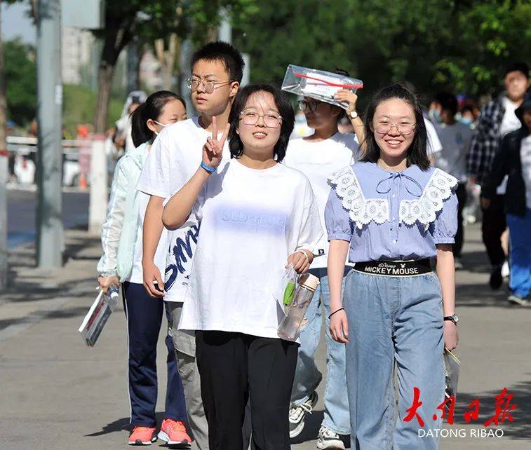 记者直击 → 高考首日