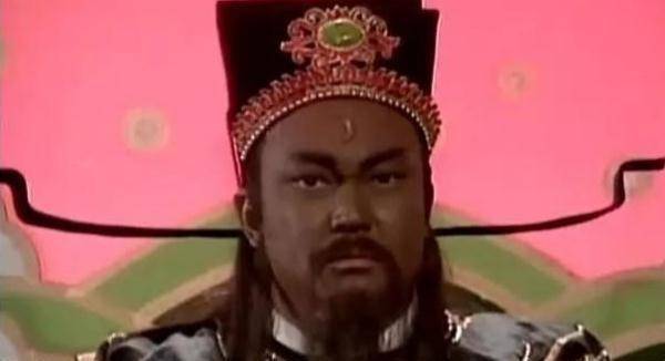 自从1993年首次在连续剧《包青天》中饰演包拯开始，他在《新包青天》《包