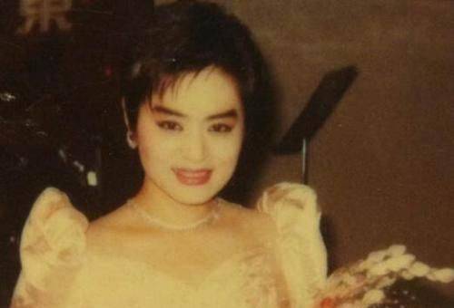 打败韦唯毛阿敏，却被亲弟弟砸致脑震荡一代歌后沦落到保姆谋生-韦唯与毛阿敏的地位