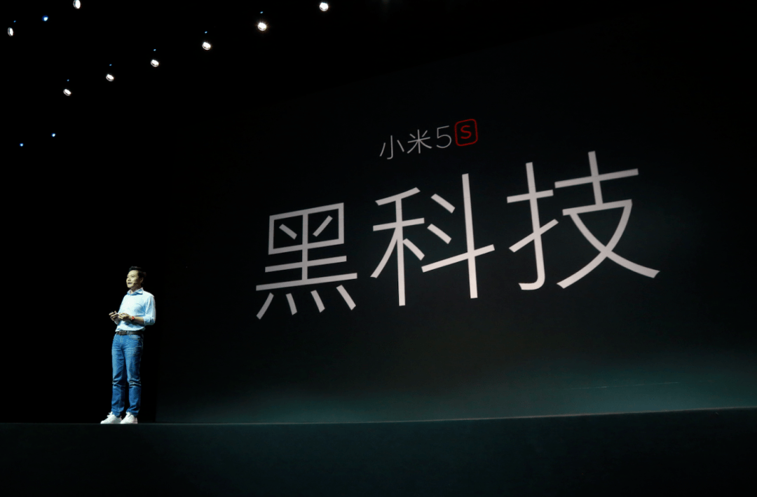 手机麦克风在哪:连续 8 个季度下降，手机市场的希望在哪？