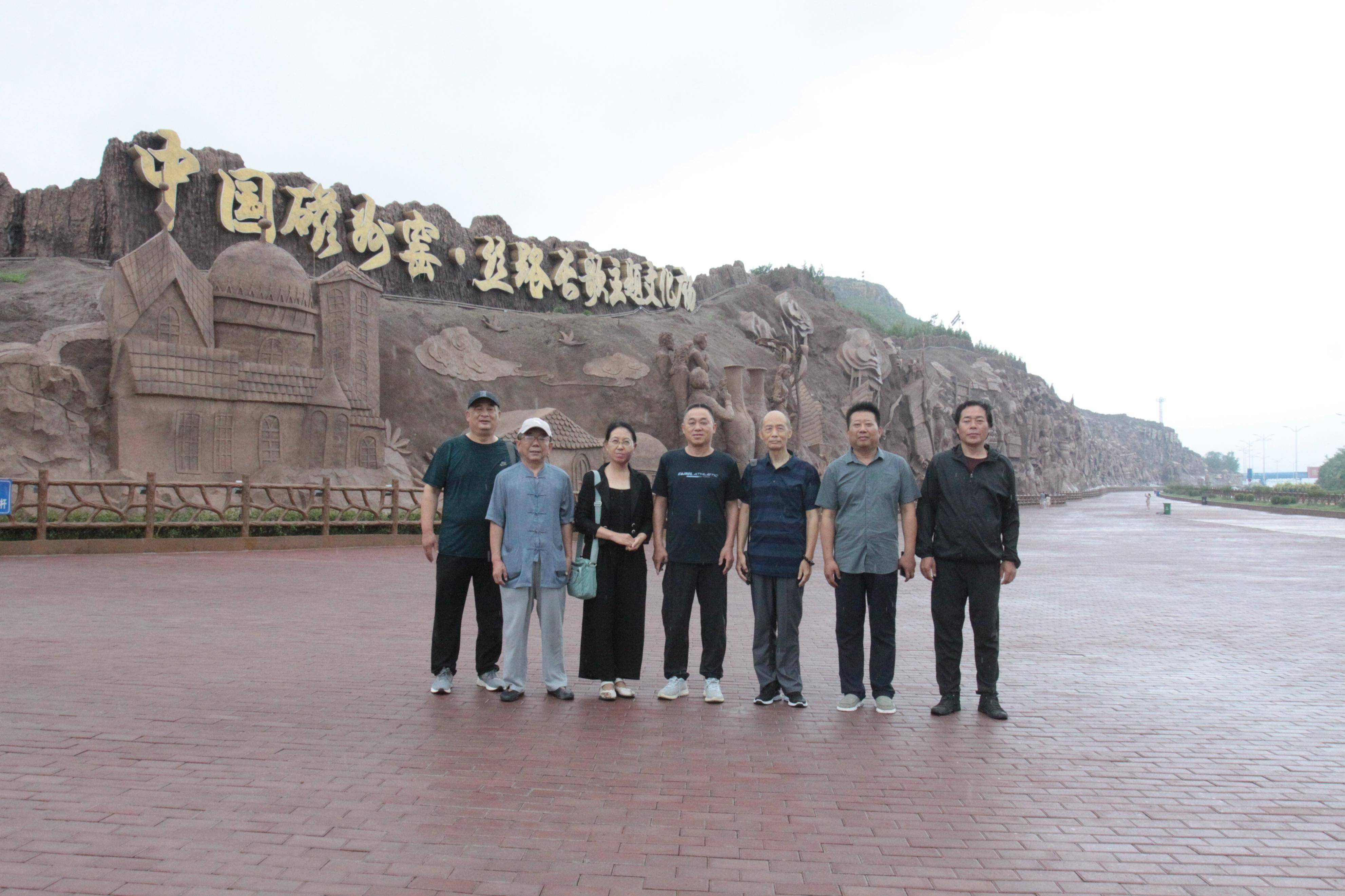 博鱼中国雨中观赏中国非遗瓷都巨型岩雕群穿越千年震撼不已 摄影纪实之四(图7)