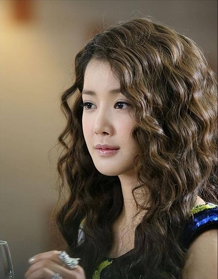 42岁韩女演员李诗英不拼白幼瘦拼腹肌！入豪门，拳击冠军，搞笑女