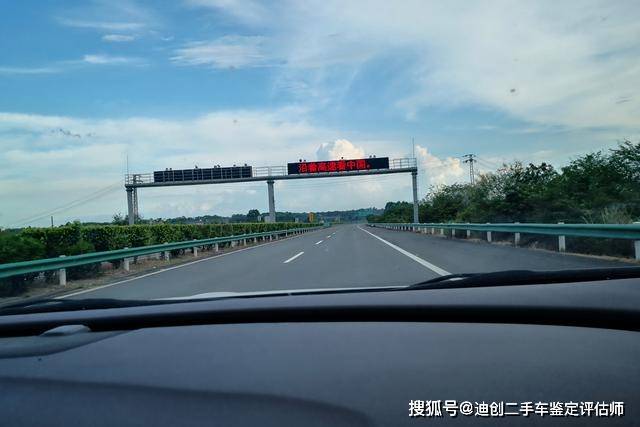新手如何上高铁 fb7980145cfd46a1a749f8d7437fda72.jpeg