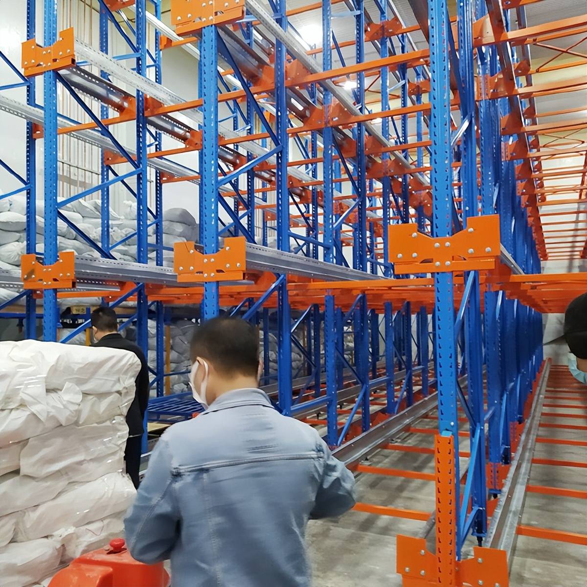 穿梭货架使用两年可以增加堆垛机存取货吗？云浮仓储货架厂家解析J9九游会 AG九游会(图2)