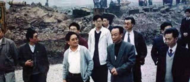 荣耀10手机壳:他原重庆市市长，促进重庆改革开放，后官至四川省长，享年70岁