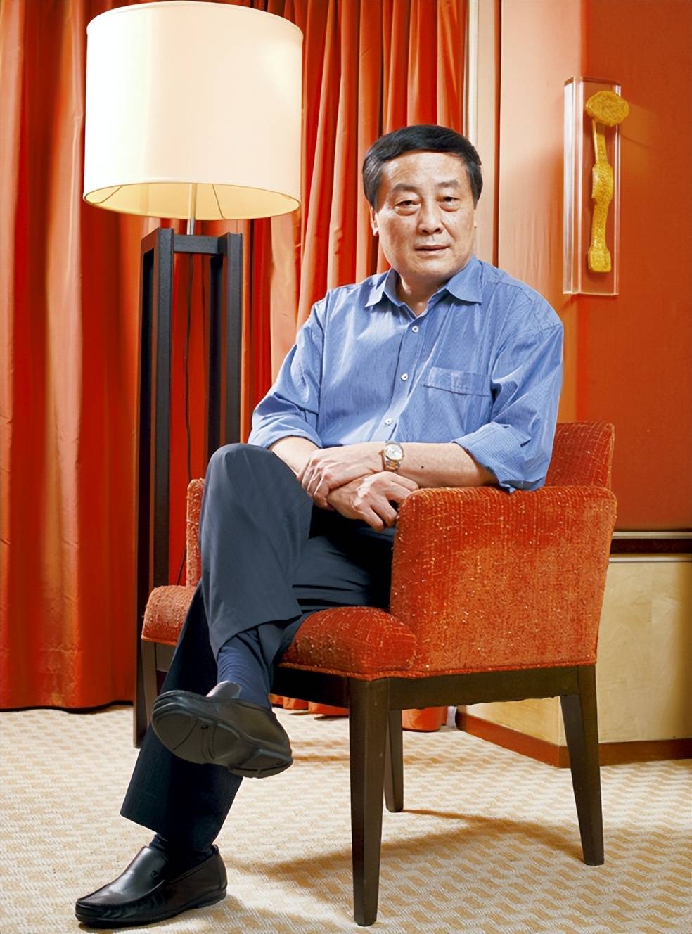 原创杭州第一富豪诞生，自己银行有百亿存款，女儿办厂也是年收入百亿