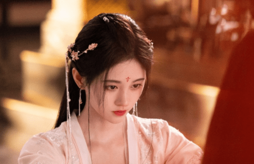 原创四千年第一女子鞠婧祎，出道以来零绯闻，却为何争议不断