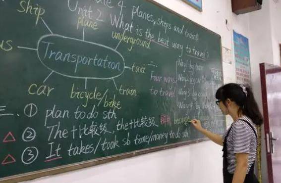大学老师板书堪比书法家被KAIYUN称为行走的打印机网友：不会逃课了(图7)