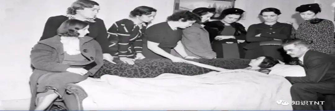 东非黑猩猩进入石器时代，甚至会挖井盖神庙、洗衣服？