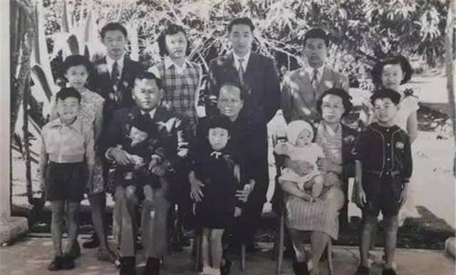外国纸币上的中国人:从小小卖货郎到财政部长,以一人之力救一国 外国纸币上的中国人:从小小卖货郎到财政部长,以一人之力救一国