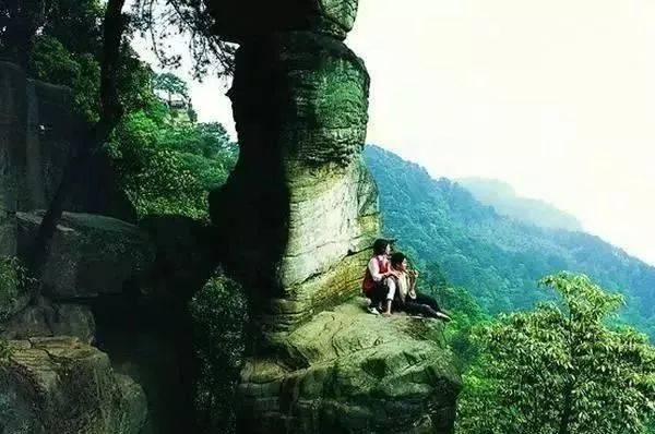 比成都火辣、比长沙够味、它是著名的美食圣地，最全重庆旅游攻略